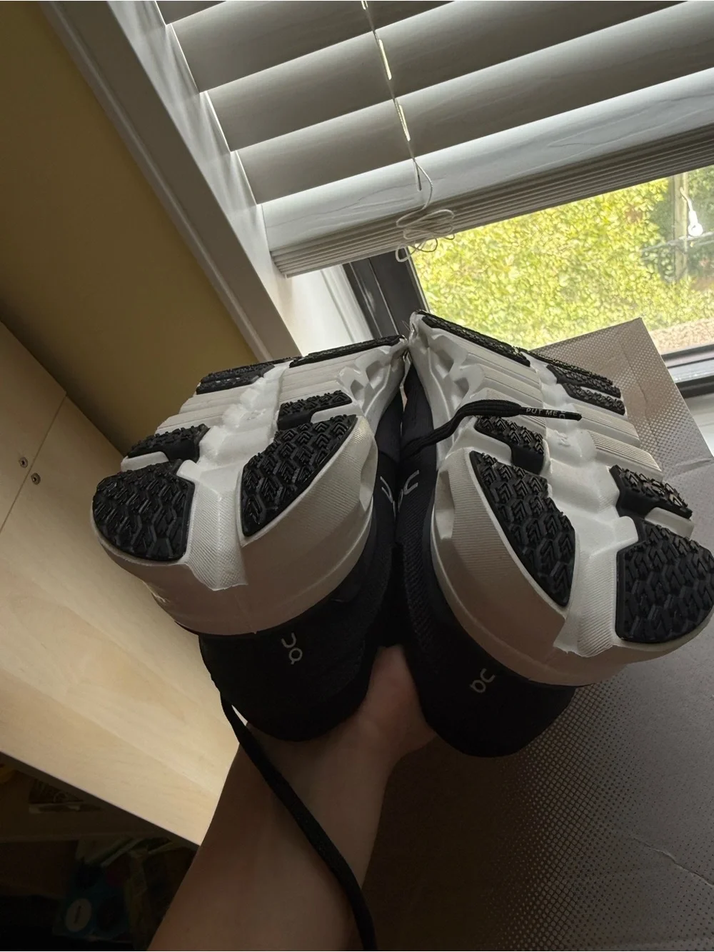 New On Cloud Women’s Black & White Sneakers – Size 7